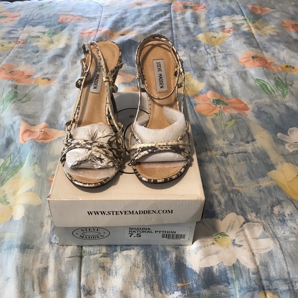 Steve Madden Wedge Heel sandals size 7 1/2 - Picture 3 of 5